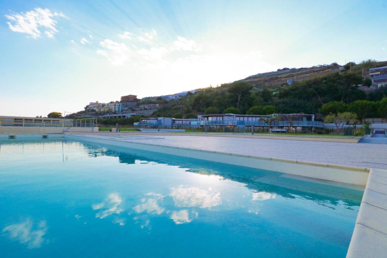 Ferienwohnung H11 Luxury 9A - Porto - Piscina - Jacuzzi Santo Stefano al Mare Exterior foto